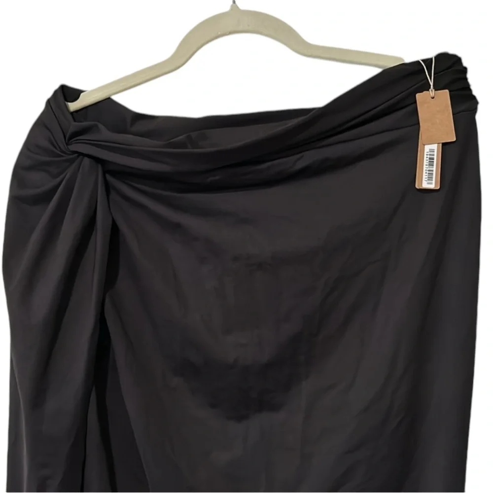 SKIMS black XL swim sarong fits woman’s 12-16 stretch NWT